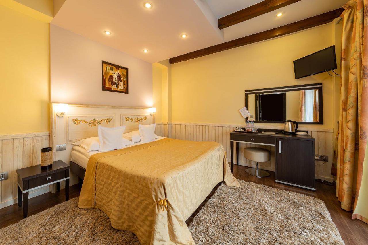 Casa Freya Hotel Buşteni Buitenkant foto