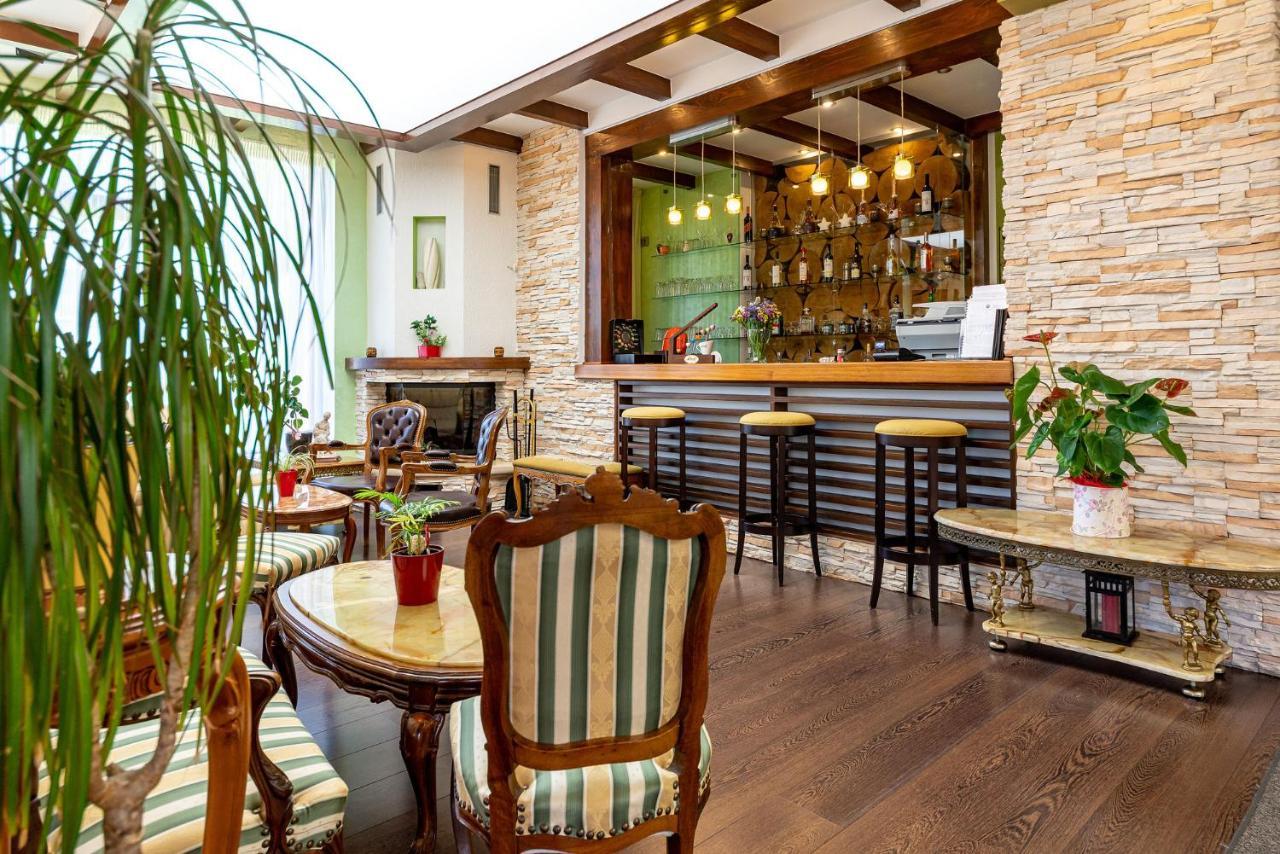 Casa Freya Hotel Buşteni Buitenkant foto