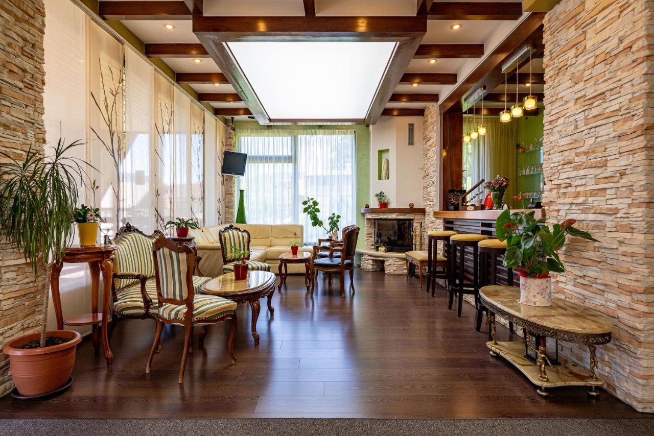 Casa Freya Hotel Buşteni Buitenkant foto