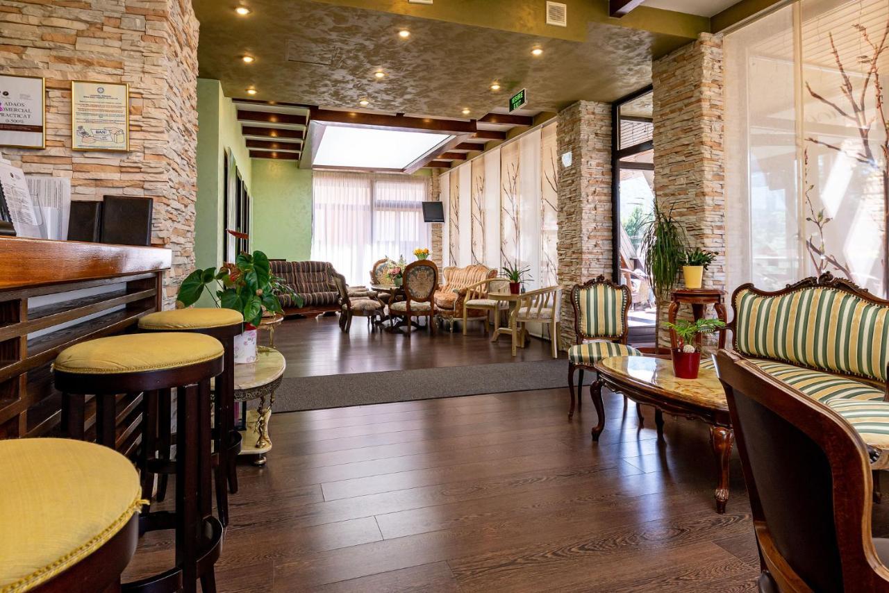 Casa Freya Hotel Buşteni Buitenkant foto
